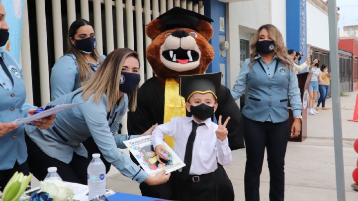 Niños de preescolar y de primaria del Colegio Altus Montreal celebraron su graduación