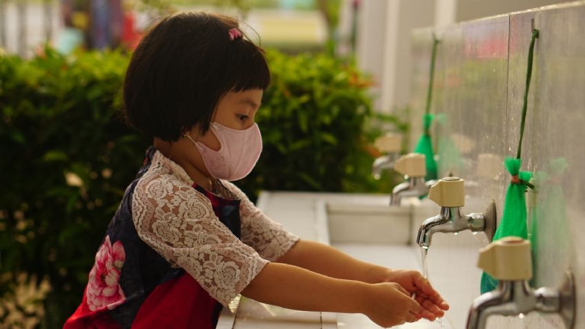 CDC desaconseja el uso de cubrebocas en aulas escolares, pese a estragos de la variante Delta