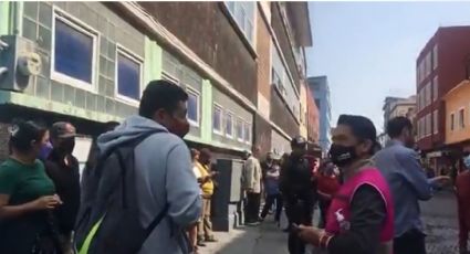 (VIDEO) "¡Queremos votar!": Con gritos, reclaman al INE falta de orden en Consulta Popular