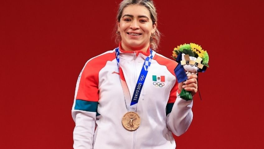 ¡Medalla para México! Aremi Fuentes gana presea de bronce en halterofilia femenil de Tokio 2020