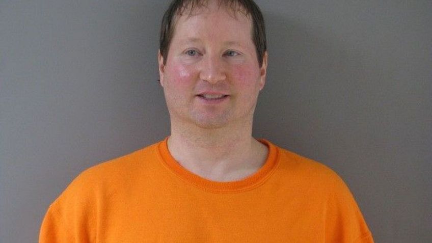 Tras un ataque de 'celos', Eric apuñala fatalmente a Lissette; dejó que se desangrara lentamente