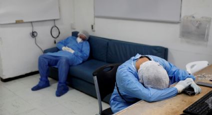 Terror en EU: Médicos y enfermeras colapsan mientras el número de pacientes por Covid-19 crece