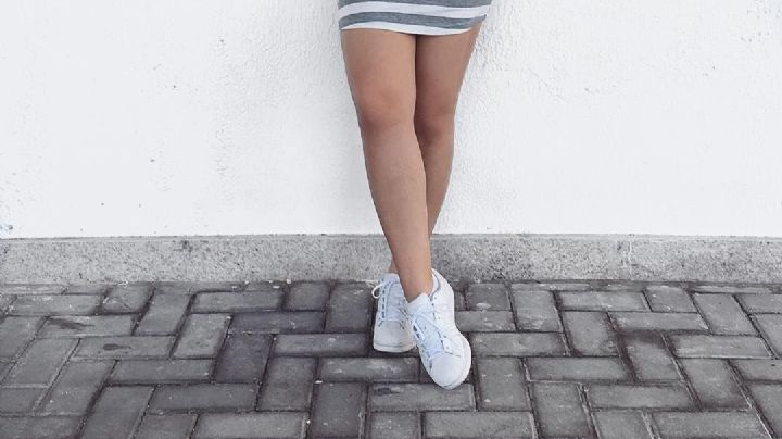 ¿Tenis con vestido? Claro que sí: Este 'outfit' causará sensación en otoño 2021