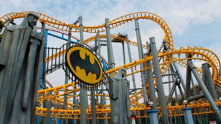 "No sabemos qué pasa": Jóvenes quedan atrapados en juegos mecánicos de Six Flags