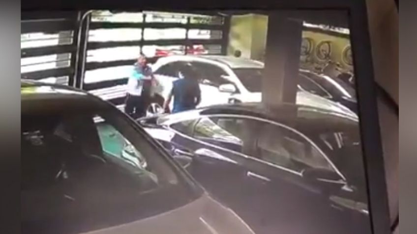VIDEO: Momento exacto en el que anciano mata a un hombre a balazos en San Pedro, Nuevo León