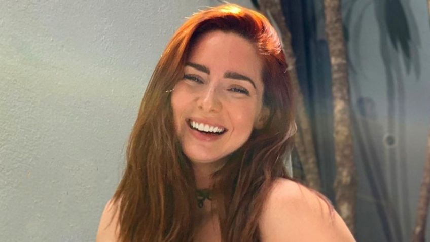 Ariadne Díaz mitiga el calor desde la piscina y con espectacular bañador amarillo