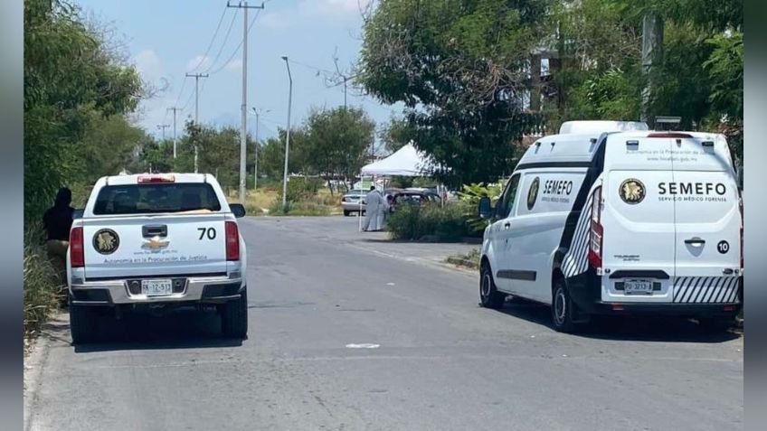Movilización en Nuevo León: Hombres armados acribillan y abandonan el cuerpo de un hombre en carretera