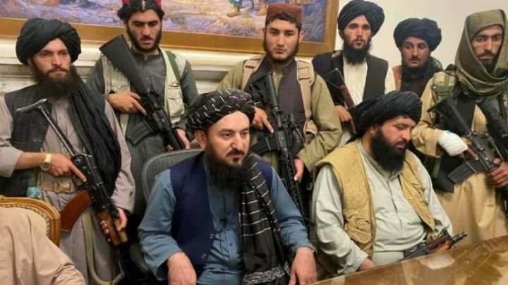 Por burlarse de ellos, talibanes asesinan al comediante afgano Nazar Mohammad