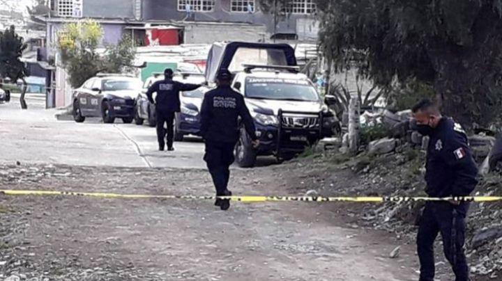 Aterradora escena: Vecinos descubren 3 cuerpos masculinos al interior de una camioneta