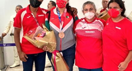 Con mariachi reciben a la medallista olímpica Alejandra Valencia en Hermosillo