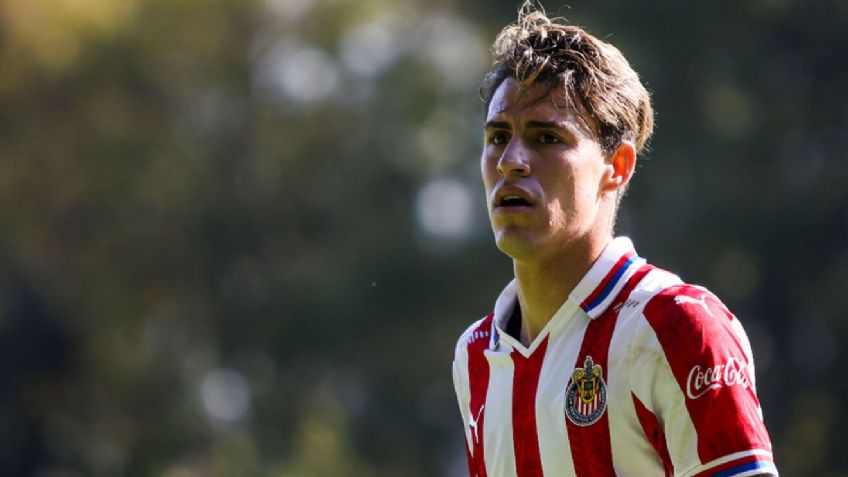 'Chicote' Calderón enciende las alarmas en Chivas; lo llevan a hospital tras choque de cabezas