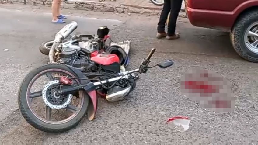 Ciudad Obregón: Fuerte choque entre moto y auto deja tres heridos, entre ellos un menor