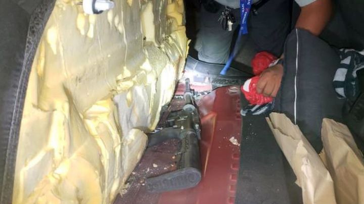 Nogales: Lo descubren al intentar contrabandear armamento oculto en carrocería de auto
