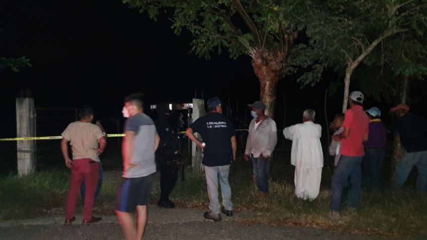 Asesinan a machetazos a mujer que intentó cobrar un adeudo; la escondieron en una letrina