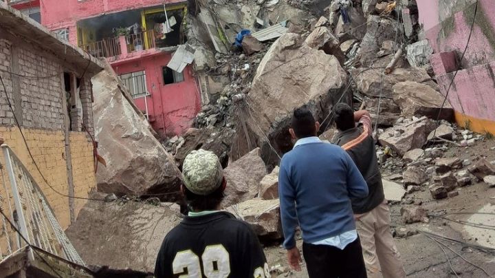 Jorge busca desesperado a Paola y a sus niños; estaban en casa cuando colapsó el cerro en Edomex