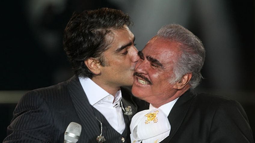 VIDEO: Alejandro Fernández rompe en llanto en concierto dedicado a Vicente Fernández