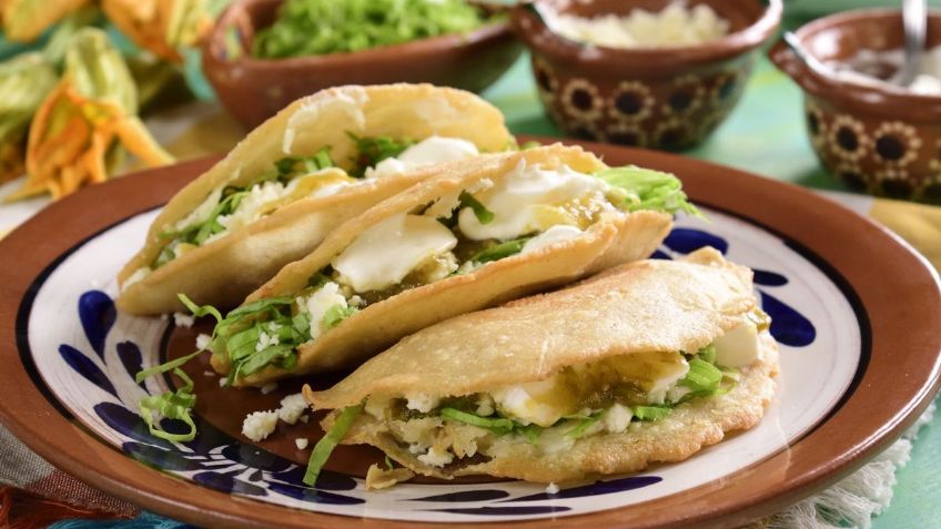 Dale un abrazo a tu familia con estas quesadillas de chicharrón para las fiestas patrias
