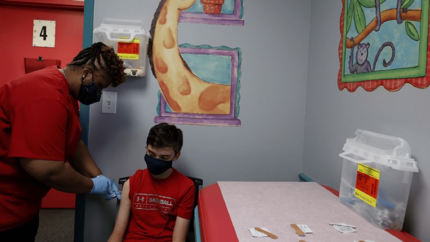 Covid-19: Especialista de Inglaterra inicia nueva polémica contra las vacunas para niños
