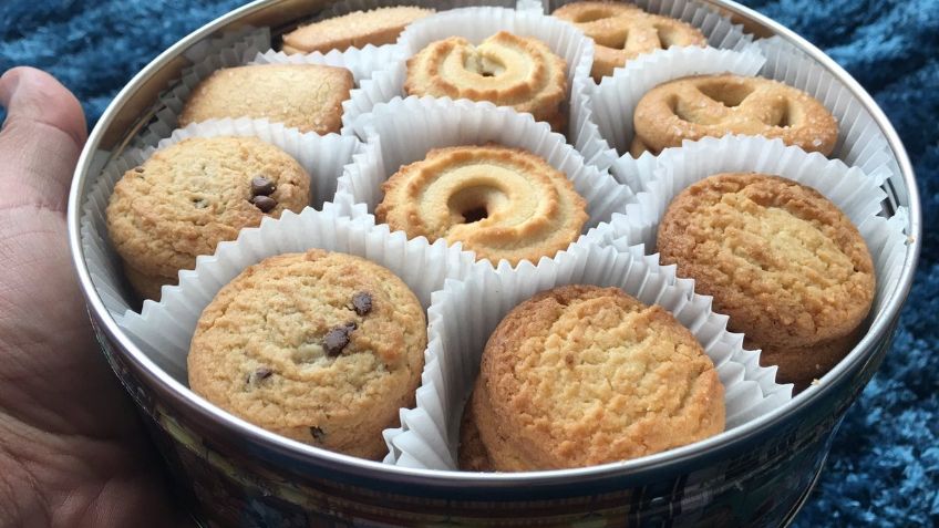 VIDEO: Un hombre capta el momento en que su hija le roba ¿un tarro de galletas?
