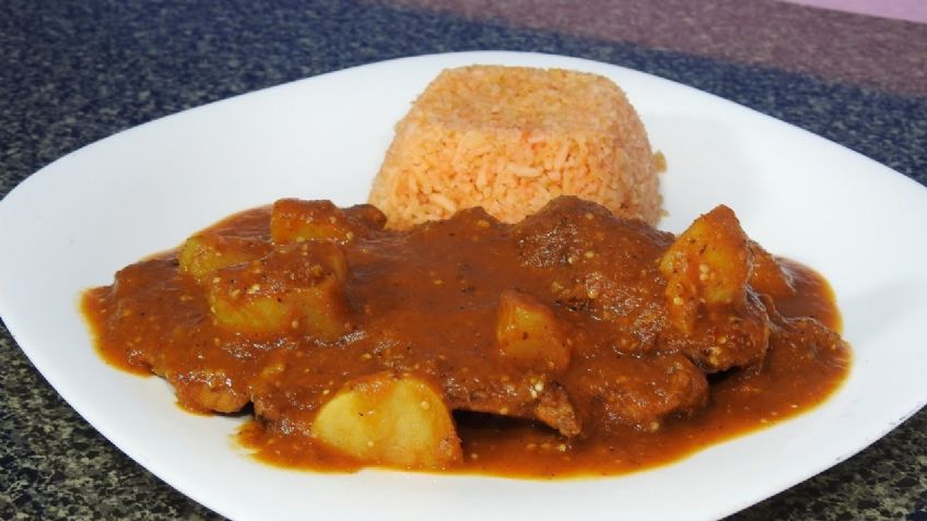 Consiente a tu familia con este pollo en chile morita para el Día de la Independencia