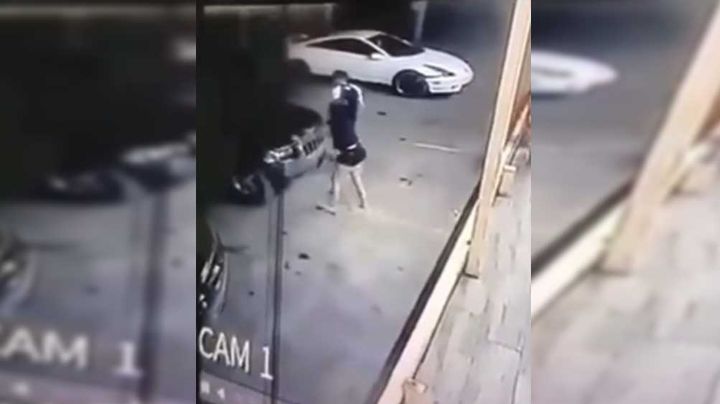 FUERTES IMÁGENES: Mujer muere prensada por un auto que intentaba empujar