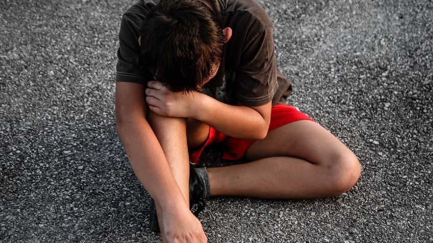 VIDEO: Caen padre e hijo por atacar a golpes a un menor; tiraron su cuerpo en una ladera