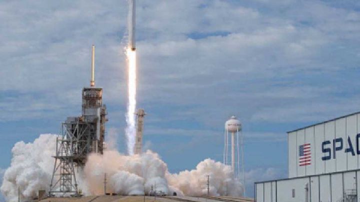 Turismo espacial: SpaceX lanza su primer cohete privado; está tripulado únicamente por civiles