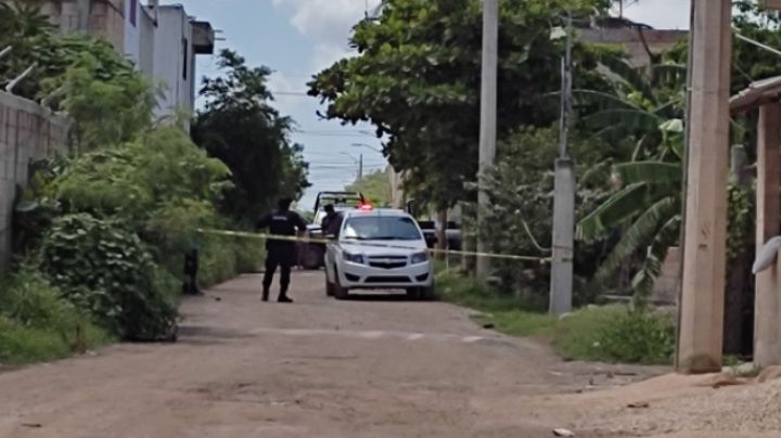 Macabro hallazgo: Hallan un cuerpo humano envuelto en sábanas dentro de un carro
