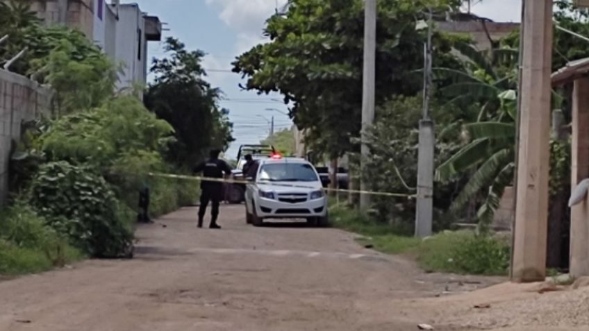 Macabro hallazgo: Hallan un cuerpo humano envuelto en sábanas dentro de un carro