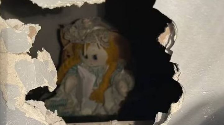 ¡De película! Se muda a nuevo hogar y una muñeca lo recibe con tenebroso mensaje