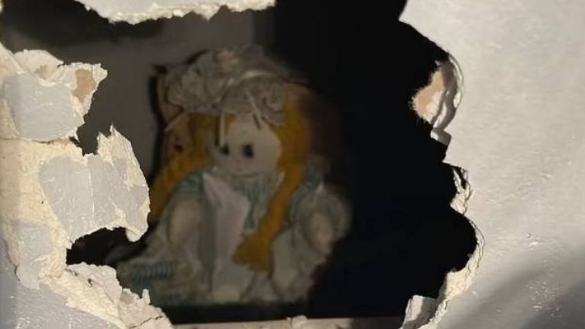 ¡De película! Se muda a nuevo hogar y una muñeca lo recibe con tenebroso mensaje