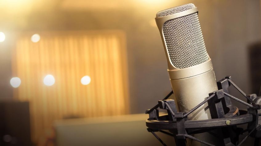 "Muy enamorada": Famosa cantante estalla de felicidad al dar impactante noticia