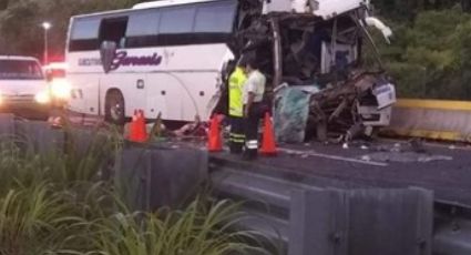 Fatal accidente vial provoca la muerte de 2 hombres en una autopista