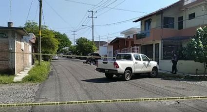 Por calles de Colima, sujetos armados acribillan a una pareja; él murió y ella está lesionada