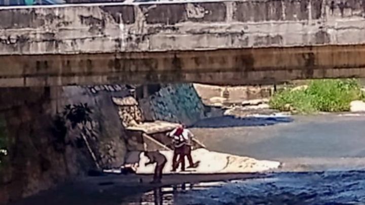 Encuentran a un hombre maniatado y con golpes a un costado del río