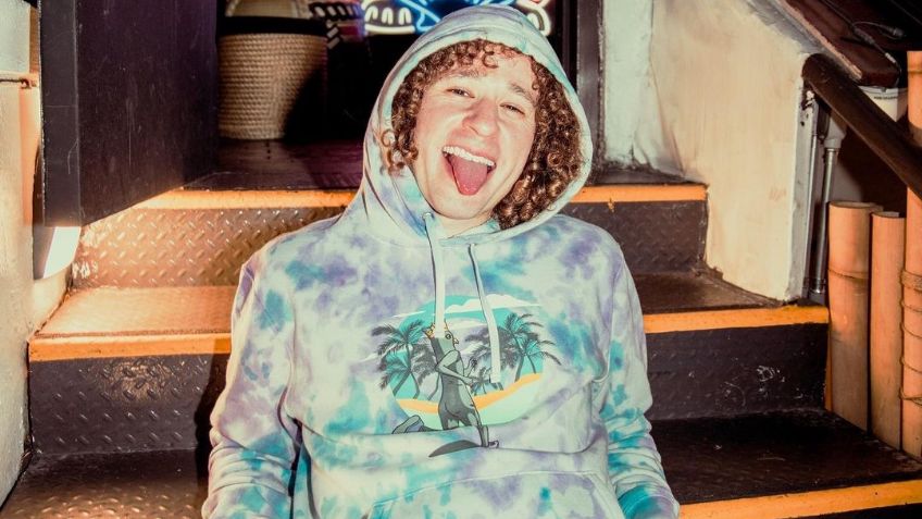 Luisito Comunica sorprende con profunda ‘metáfora de vida’ desde el baño de un avión