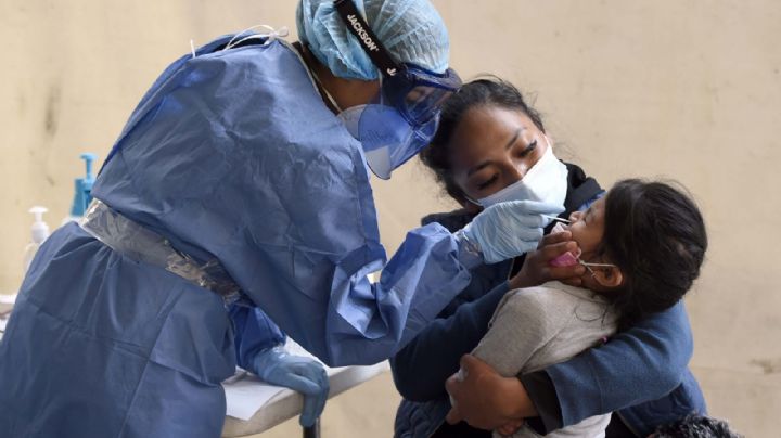 Terror en EU: Más de 19 mil niños son hospitalizados por Covid-19 en una semana, según la AAP