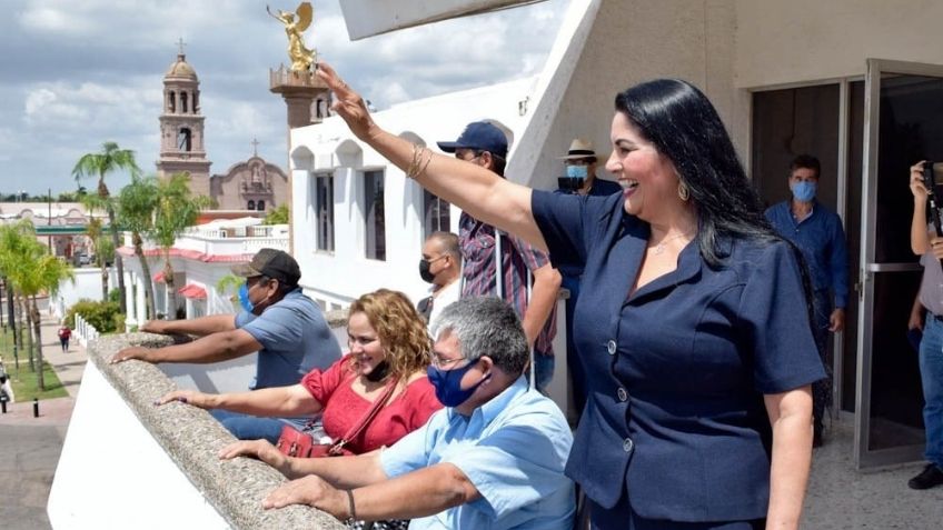 ¡De no creerse! Alcaldesa de Navojoa presume elevador como 'gran legado'; ignora daños en calles