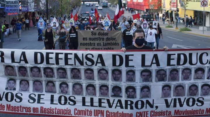 A 7 años de la desaparición de los 43 de Ayotzinapa, AMLO promete que "no se ocultará nada"