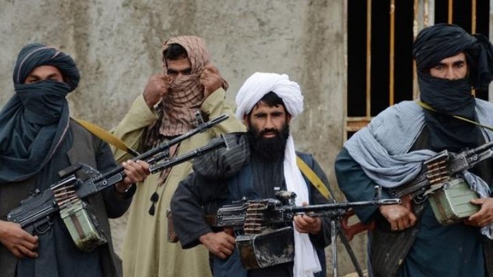 Talibanes celebran con tiroteos el control total de Afganistán; hay 17 muertos