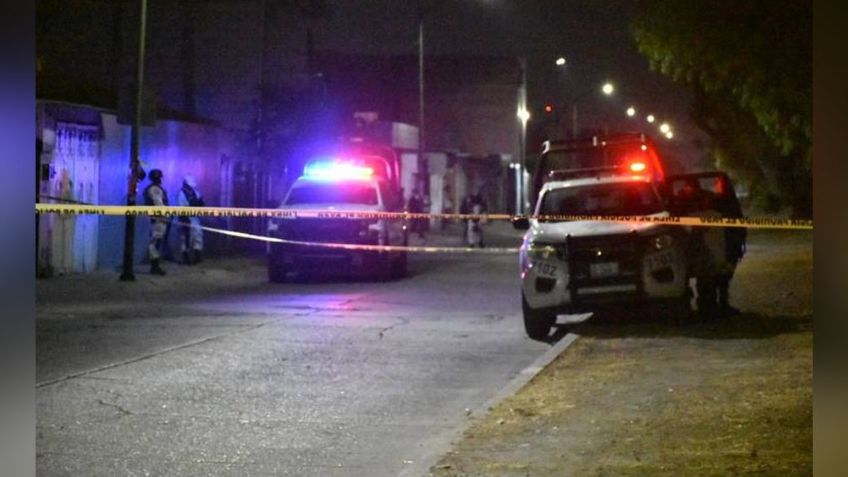Sujetos armados acribillan y matan a un hombre en presencia de sus vecinos