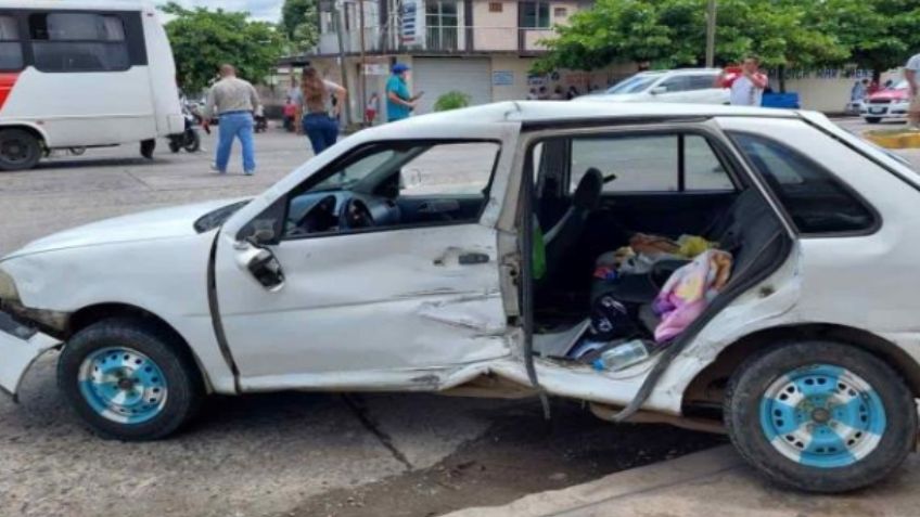 Choque de vehículos deja a una madre fracturada y a su bebé de 11 meses sin vida