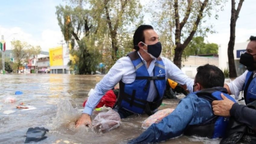 El bote en el que viajaba Omar Fayad, gobernador de Hidalgo, se hundió cuando viajaba a Tula