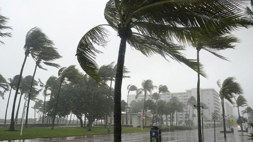 Tormenta tropical 'Olaf' amenaza con lluvias fuertes a Jalisco y Baja California Sur