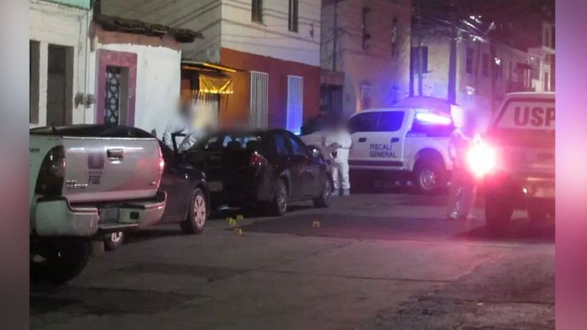 De un vehículo a otro, sicarios asesinan a tiros a un hombre en calles de Michoacán