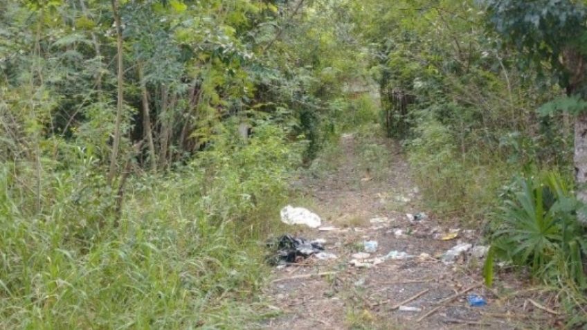 Sobre un camino de terracería, encuentran un cuerpo 'embolsado' en estado de putrefacción