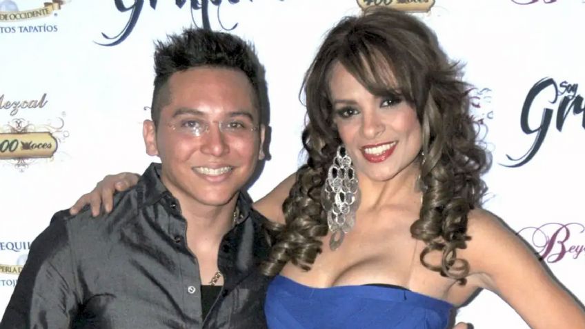 Tras reencuentro con Edwin Luna, Alma Cero revienta las redes con diminuto bañador rosa