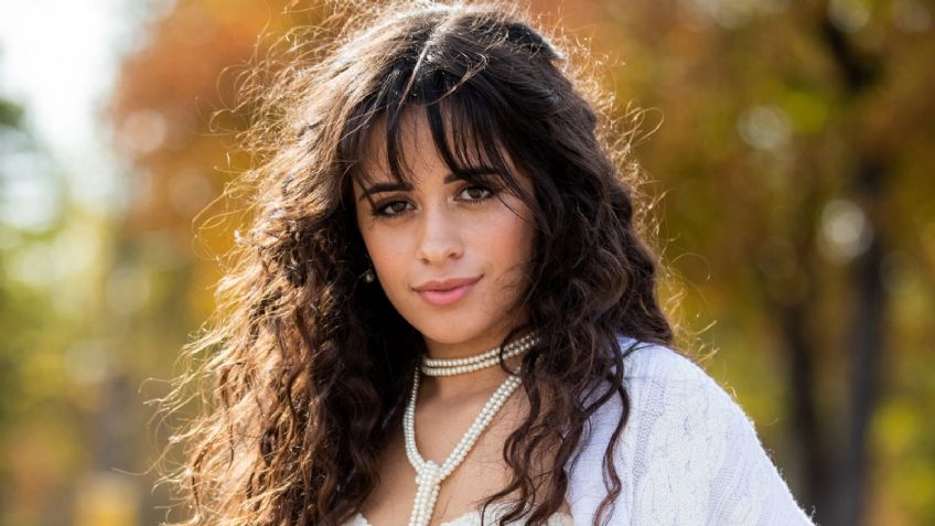 ¡Belleza latina! Camila Cabello se atreve a posar con pequeño bañador y desata locura