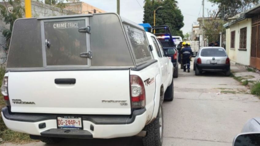 Familiares acuden a visitar a un hombre y lo encuentran muerto; yacía tirado en un pasillo