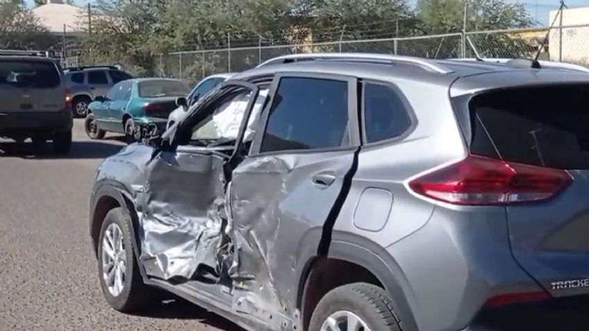Frente a las instalaciones de la Fiscalía, camioneta y tráiler protagonizan aparatoso choque en Cajeme